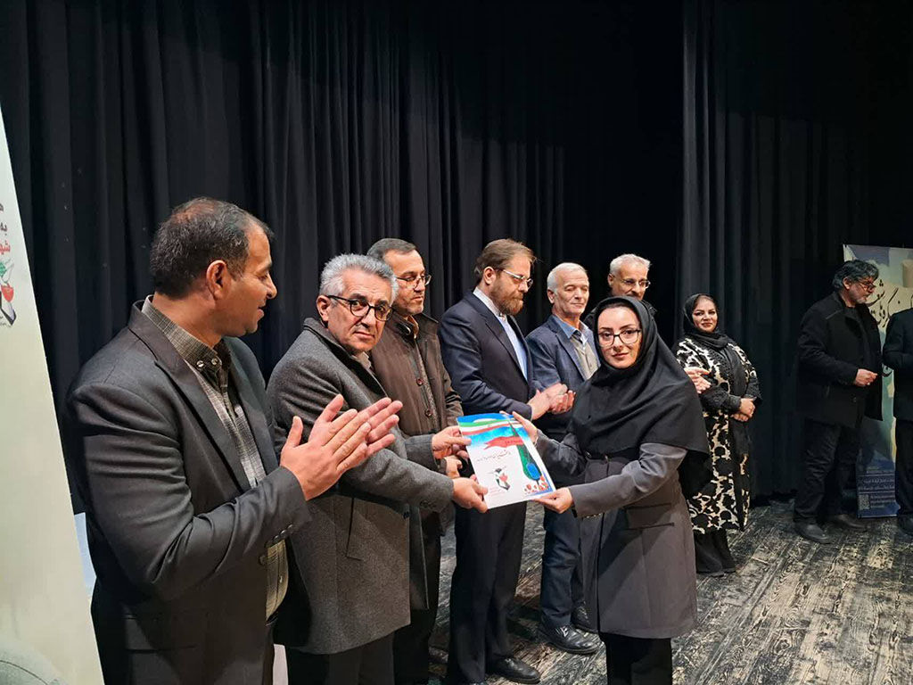 درخشش مربی و اعضای کانون اردبیل در مرحله استانی دهمین کنگره ملی شعر ایثار