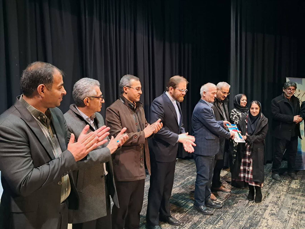 درخشش مربی و اعضای کانون اردبیل در مرحله استانی دهمین کنگره ملی شعر ایثار