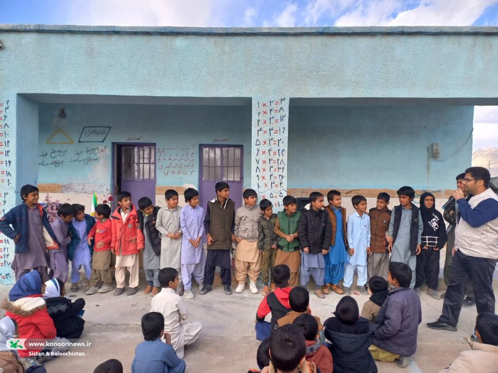 جشن میلاد امام علی(ع) و روز پدر به میزبانی مراکز سیار کانون سیستان و بلوچستان در روستا