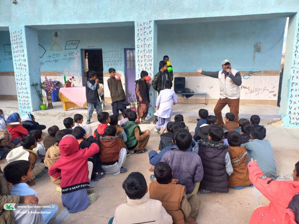 جشن میلاد امام علی(ع) و روز پدر به میزبانی مراکز سیار کانون سیستان و بلوچستان در روستا