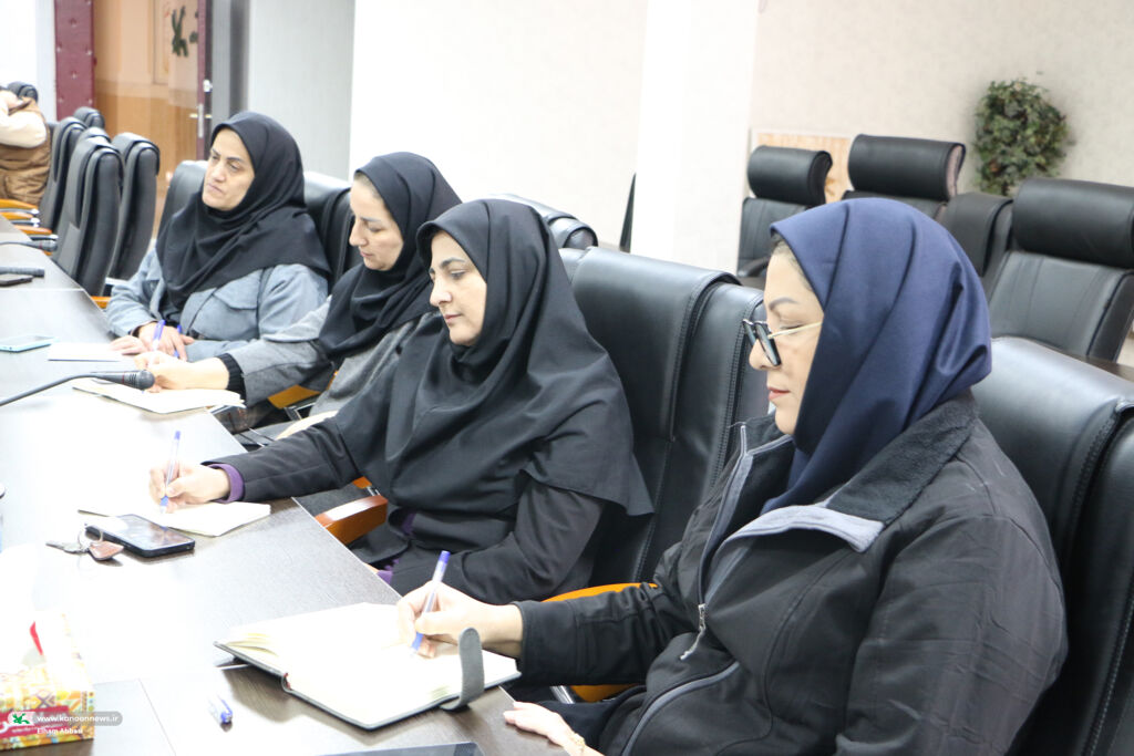 تأکید مدیرکل کانون سمنان بر آموزش مستمر و صدور گواهی معتبر برای مربیان کودکستان‌ها و پیش‌دبستانی‌ها