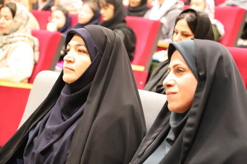 آیین رونمایی از کتاب «زمزمه برگ‌ها» در کانون استان اردبیل