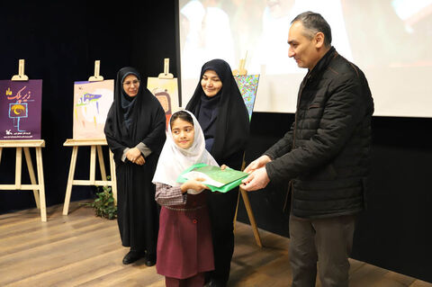 آیین رونمایی از کتاب «زمزمه برگ‌ها» در کانون استان اردبیل