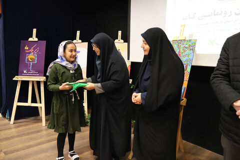 آیین رونمایی از کتاب «زمزمه برگ‌ها» در کانون استان اردبیل