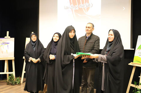 آیین رونمایی از کتاب «زمزمه برگ‌ها» در کانون استان اردبیل