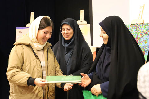 آیین رونمایی از کتاب «زمزمه برگ‌ها» در کانون استان اردبیل