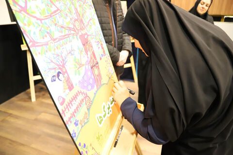 آیین رونمایی از کتاب «زمزمه برگ‌ها» در کانون استان اردبیل