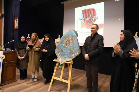 آیین رونمایی از کتاب «زمزمه برگ‌ها» در کانون استان اردبیل