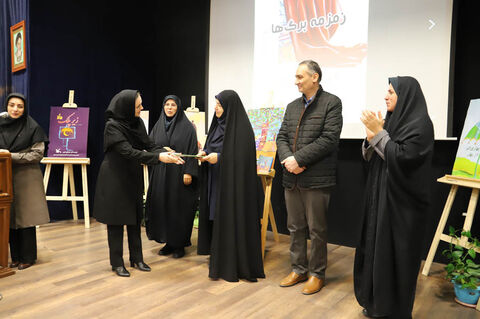 آیین رونمایی از کتاب «زمزمه برگ‌ها» در کانون استان اردبیل