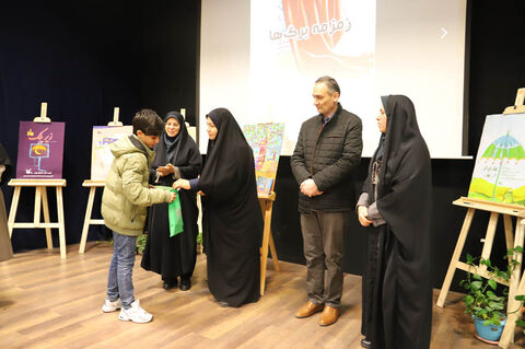 آیین رونمایی از کتاب «زمزمه برگ‌ها» در کانون استان اردبیل