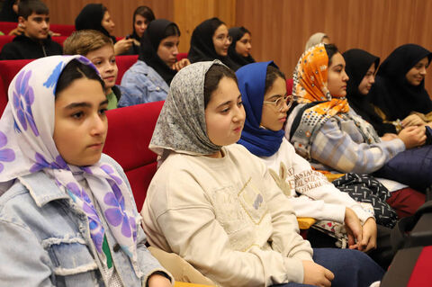 آیین رونمایی از کتاب «زمزمه برگ‌ها» در کانون استان اردبیل