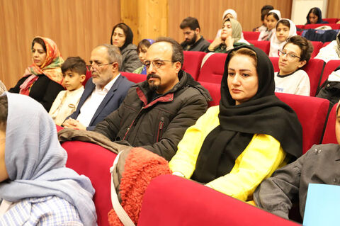 آیین رونمایی از کتاب «زمزمه برگ‌ها» در کانون استان اردبیل