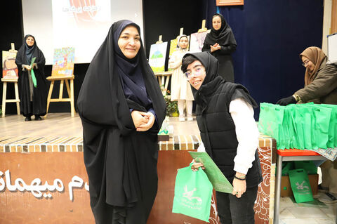 آیین رونمایی از کتاب «زمزمه برگ‌ها» در کانون استان اردبیل