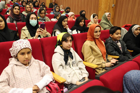 آیین رونمایی از کتاب «زمزمه برگ‌ها» در کانون استان اردبیل