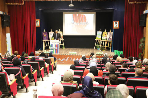 آیین رونمایی از کتاب «زمزمه برگ‌ها» در کانون استان اردبیل