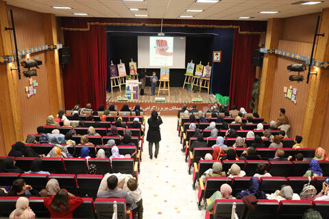 آیین رونمایی از کتاب «زمزمه برگ‌ها» در کانون استان اردبیل