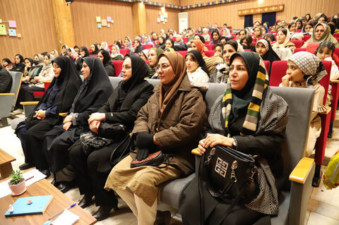 آیین رونمایی از کتاب «زمزمه برگ‌ها» در کانون استان اردبیل