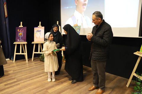 آیین رونمایی از کتاب «زمزمه برگ‌ها» در کانون استان اردبیل