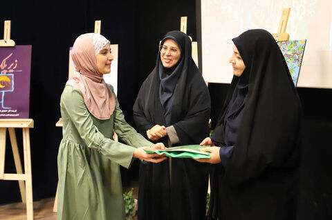 آیین رونمایی از کتاب «زمزمه برگ‌ها» در کانون استان اردبیل