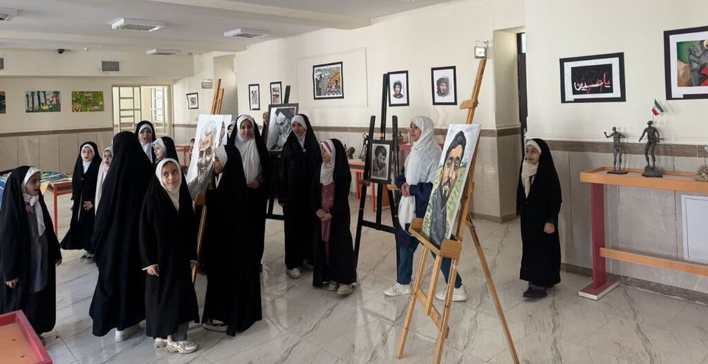 بازدید اعضا و دانش‌آموزان از نمایشگاه مقاومت مرکز شماره ۳ اسلام‌آباد غرب