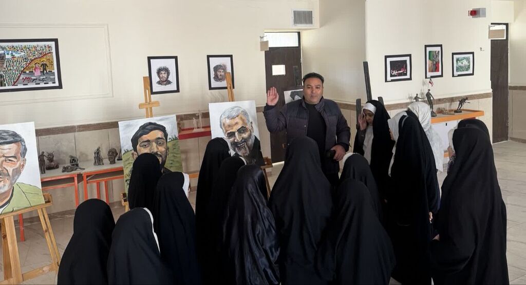 بازدید اعضا و دانشآموزان از نمایشگاه مقاومت مرکز شماره ۳ اسلامآباد غرب