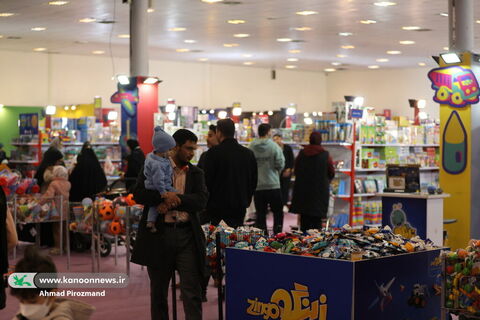 بازدید عباس محمددینی مدیر کل نظارت بر انتشارات کانون از دهمین جشنواره ملی اسباب‌بازی