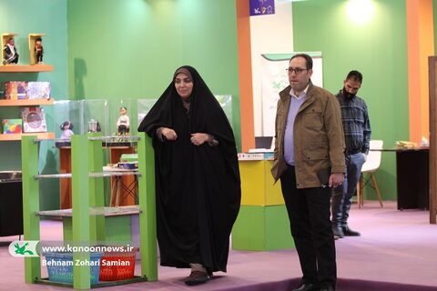 بازدید لیلا بابایی مدیر سرگرمی‌های سازنده و دبیر دهمین جشنواره ملی اسباب‌بازی از جشنواره