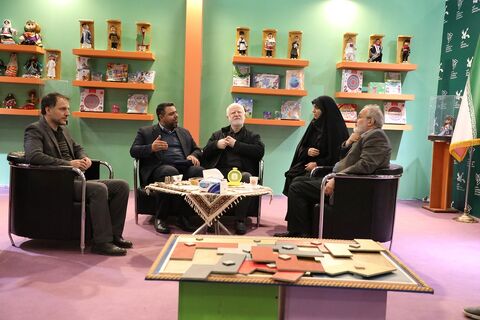 بازدید  جمعی از مسئولان کانون از  دهمین جشنواره ملی اسباب‌بازی
