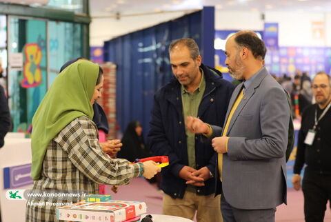 بازدید مدیرکل کانون استان خراسان جنوبی  از دهمین جشنواره ملی اسباب‌بازی