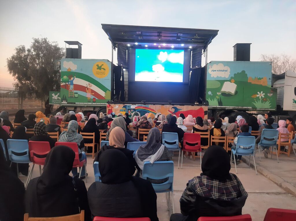 کاروان فرهنگی هنری تماشاخانه سیار کانون وارد استان خراسان جنوبی شد