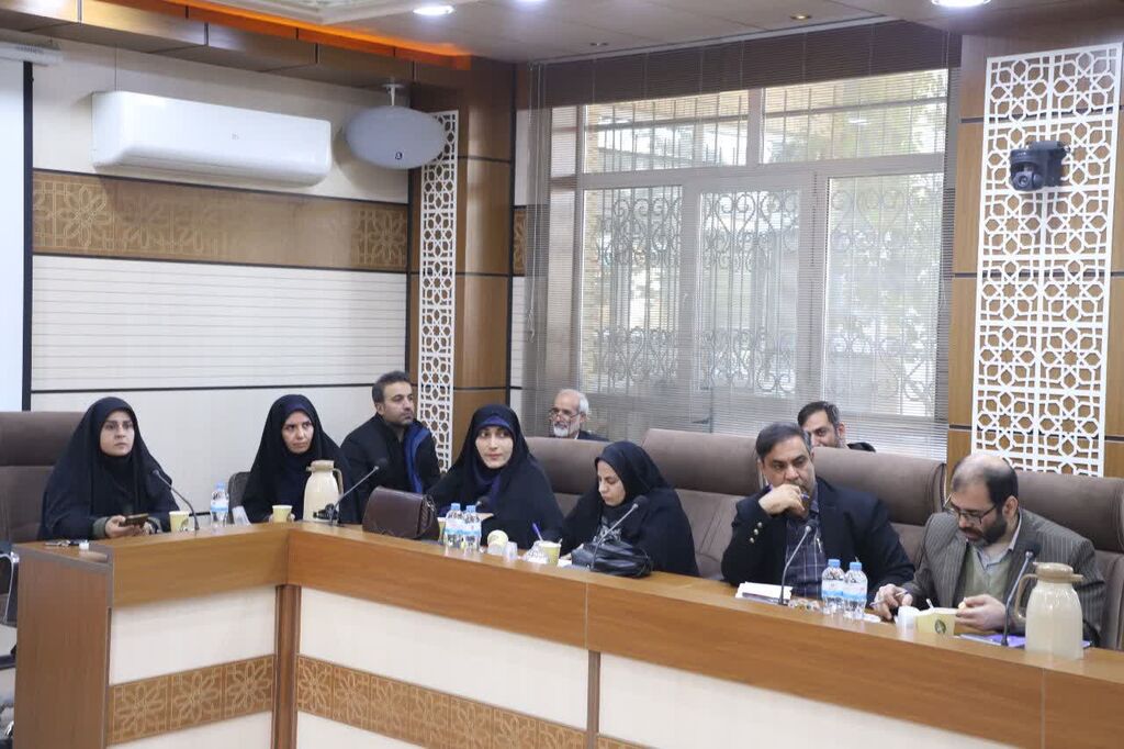 برگزاری جلسه شورای اجتماعی استان قم به ریاست استاندار در سالن اجتماعات مجتمع کانون قم