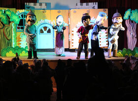 «تنبل احمد» به گیلان  سفرکرد/  اجرای نمایش عروسکی «گروه هنری میکا» درسینما ‌کانون رشت