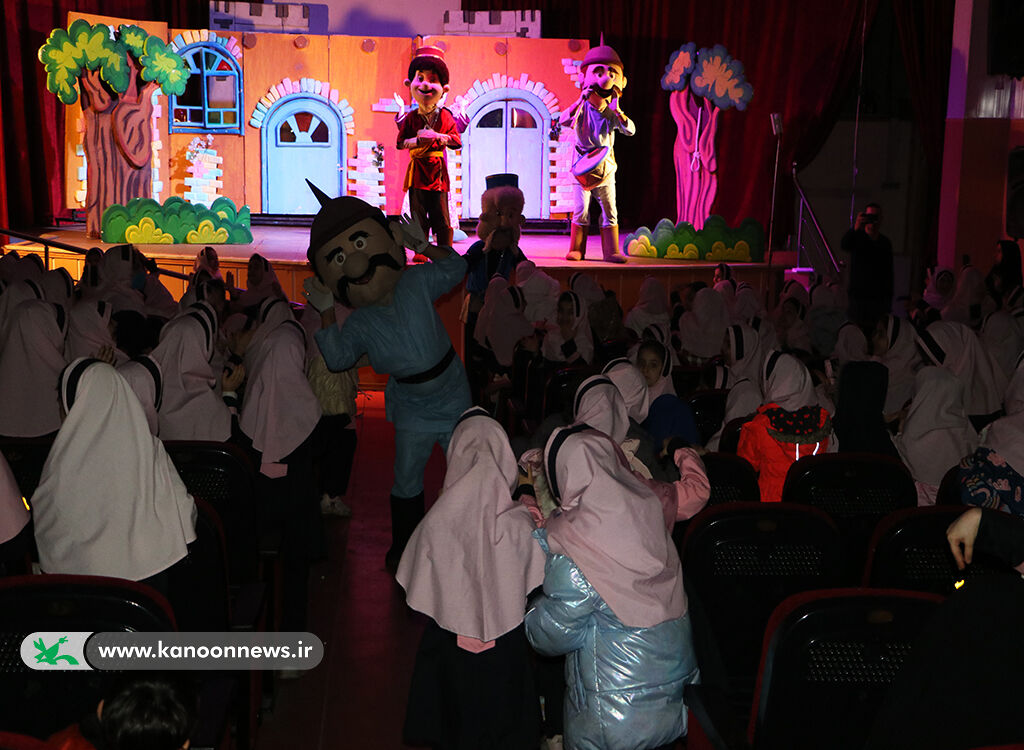 «تنبل احمد» به گیلان سفرکرد/ اجرای نمایش عروسکی «گروه هنری میکا» درسینما کانون رشت
