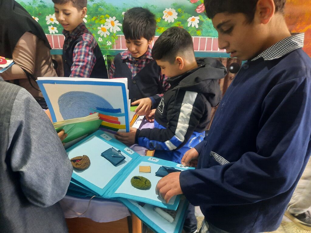 ایستگاه آخر نمایشگاه کتاب‌های حسی- لمسی در مرکز 2 ملایر