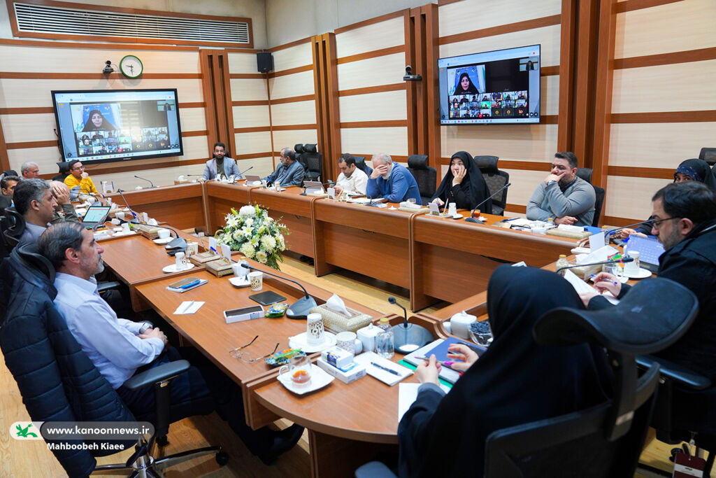 پخش برنامه «محفل ستارهها» در نبود شبکههای اجتماعی، فرصت است