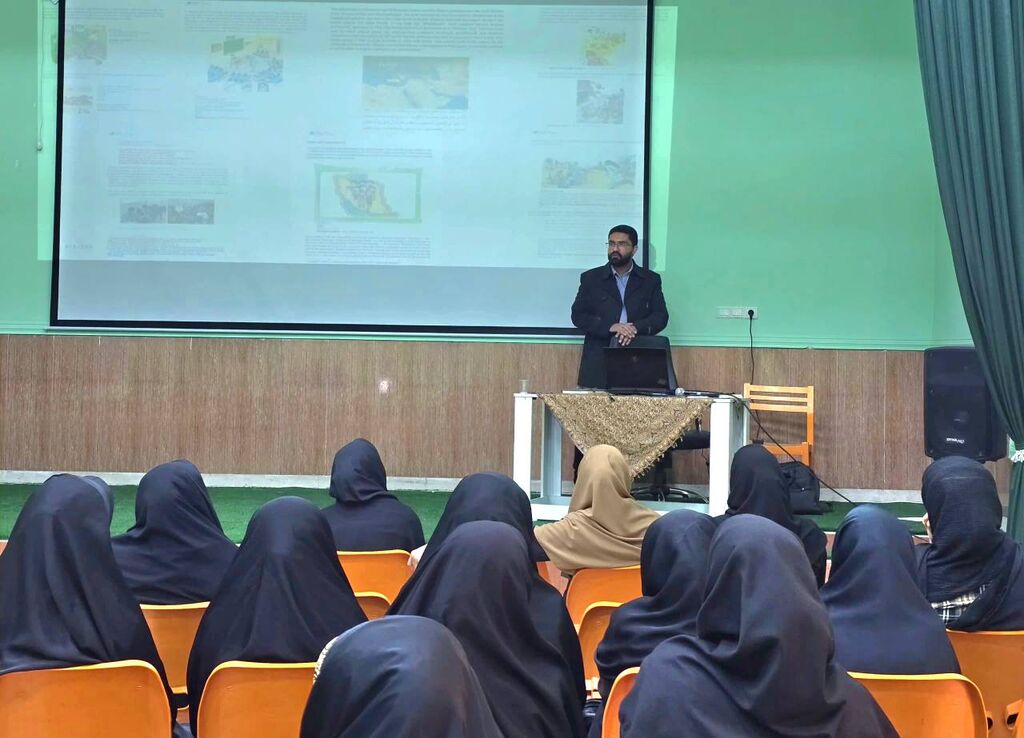 نشست آموزشی «معلمی فراتر از تدریس» در کانون مرکز لامرد