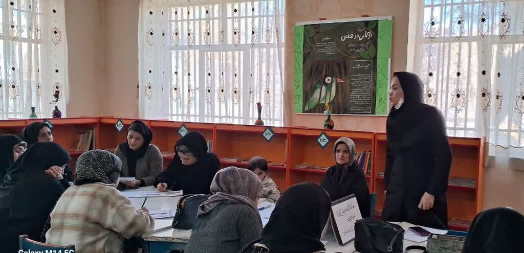 دومین کارگاه پیشگیری از آسیبهای اجتماعی برای نوجوانان و خانوادهها در مرکز کنگاور