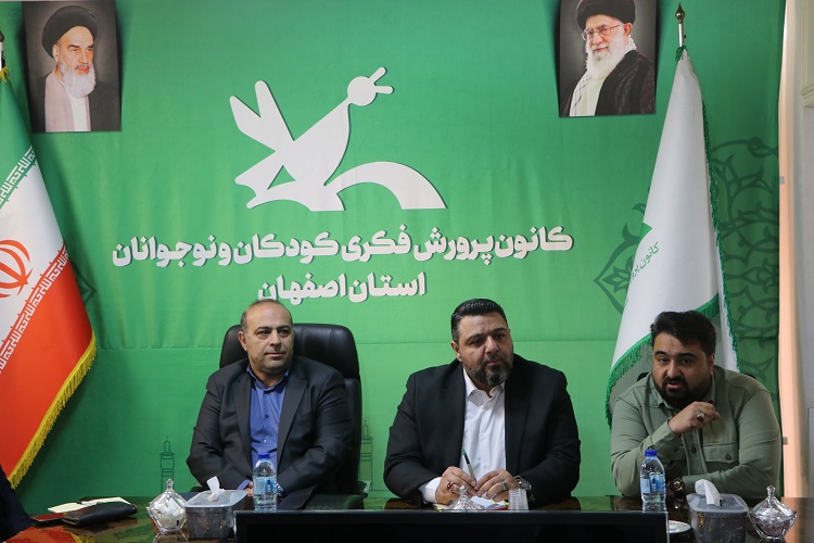 معیشت کارکنان اولویت اول معاونت توسعه و منابع کانون کشور است