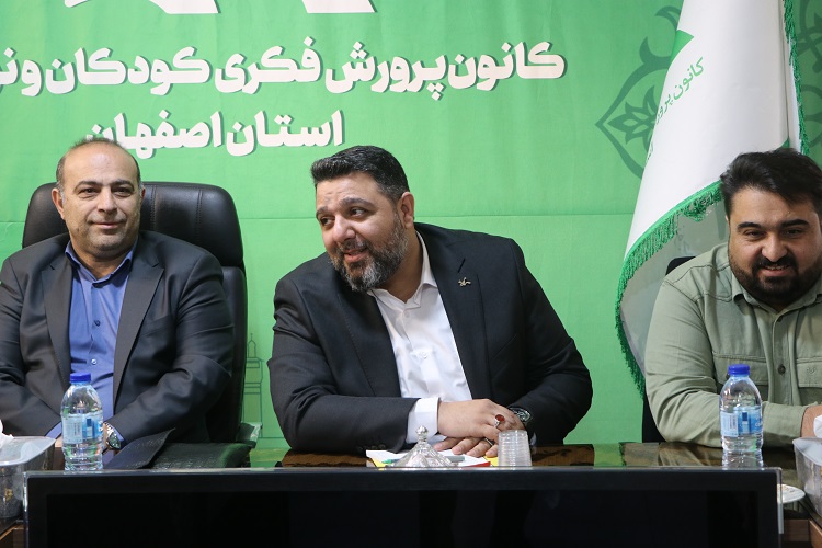 معیشت کارکنان اولویت اول معاونت توسعه و منابع کانون کشور است