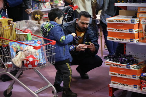 استقبال گسترده خانواده‌ها از دهمین جشنواره اسباب‌بازی در روزهای پایانی