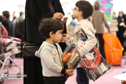 استقبال گسترده خانواده‌ها از دهمین جشنواره اسباب‌بازی در روزهای پایانی