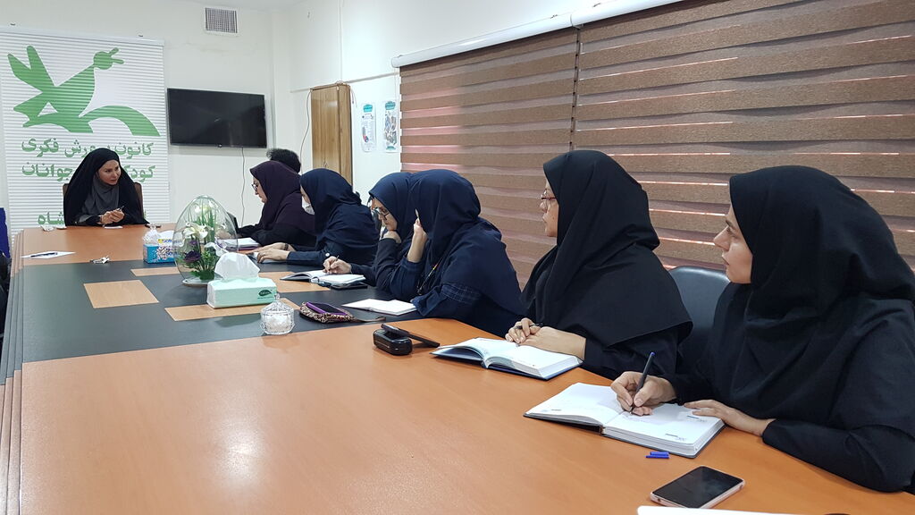 تبیین برنامههای دهه فجر در کانون کرمانشاه