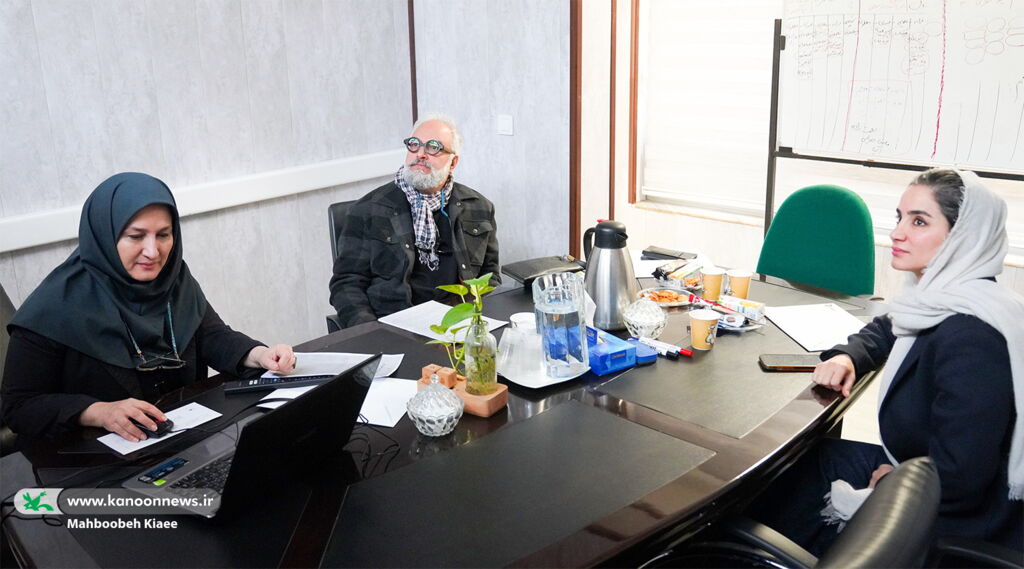 آثار دهمین دوسالانه ملی هنرهای تجسمی کانون داوری شد