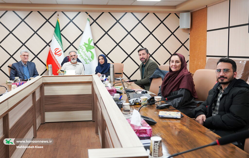 آثار دهمین دوسالانه ملی هنرهای تجسمی کانون داوری شد