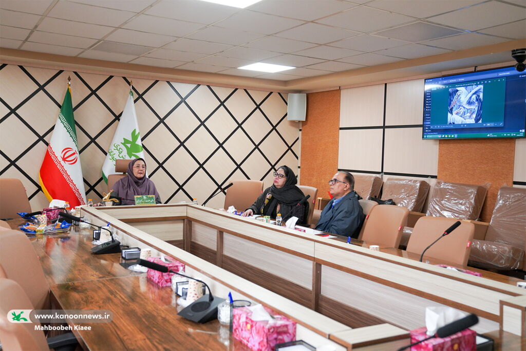 آثار دهمین دوسالانه ملی هنرهای تجسمی کانون داوری شد