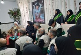 دیدار امام جمعه، مسئولان و اعضای کانون با خانواده کودک شهید کرمانشاهی