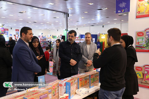 بازدید استاندار قم از دهمین جشنواره ملی اسباب‌بازی