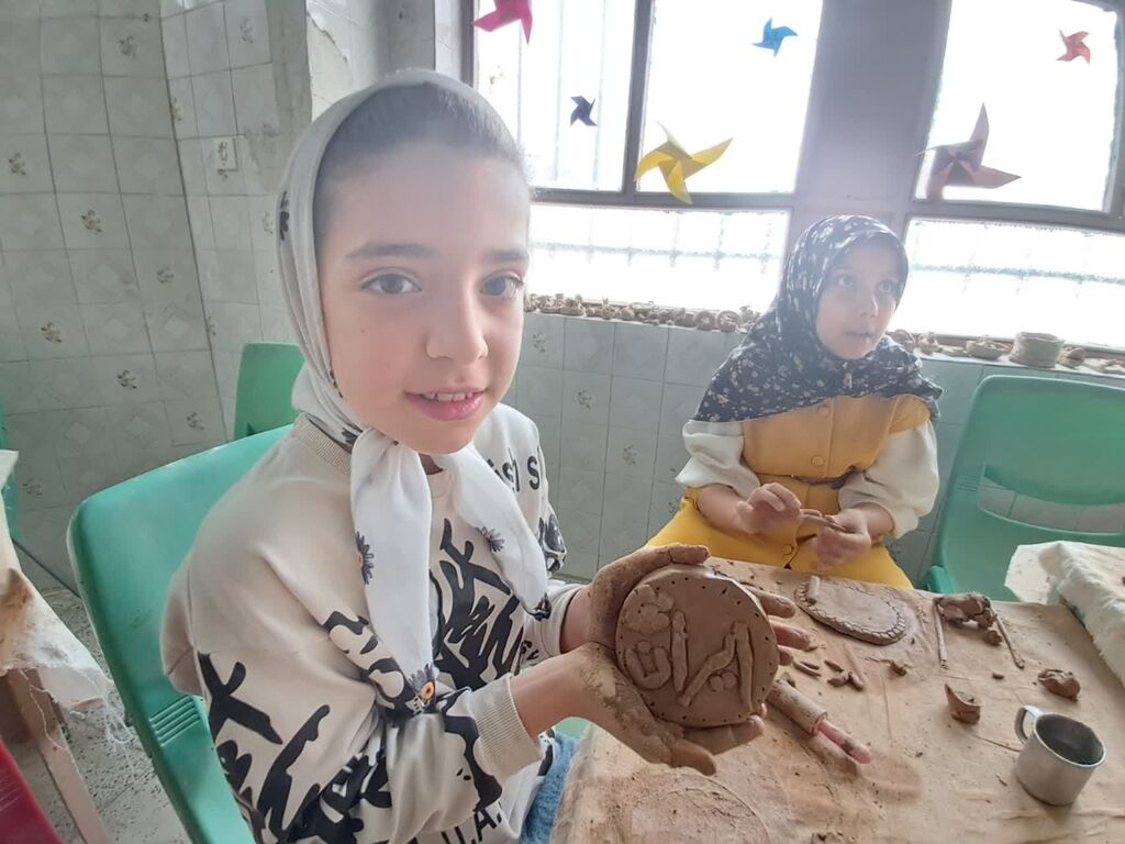 تجلی حبّ وطن در دستان هنرمند اعضای کانون بیارجمند