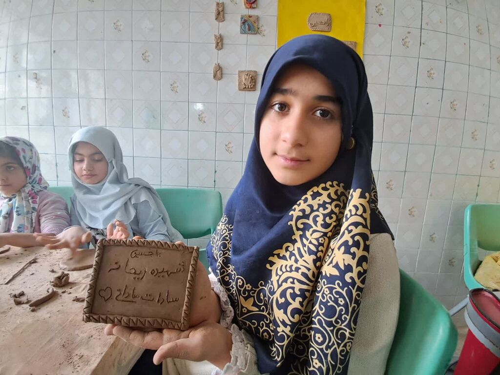 تجلی حبّ وطن در دستان هنرمند اعضای کانون بیارجمند