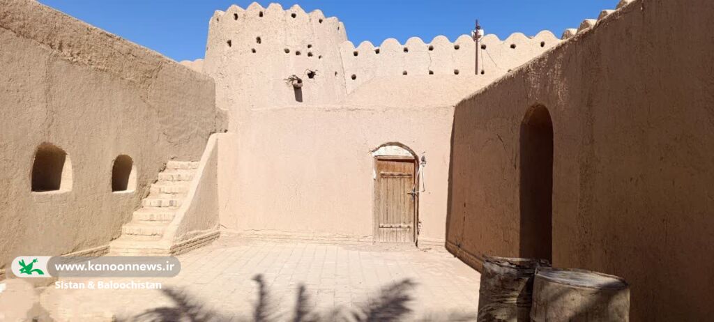 قلعه حیدرآباد محل بازدید و اجرای سرود اعضای مرکز شماره یک خاش(سیستان و بلوچستان)